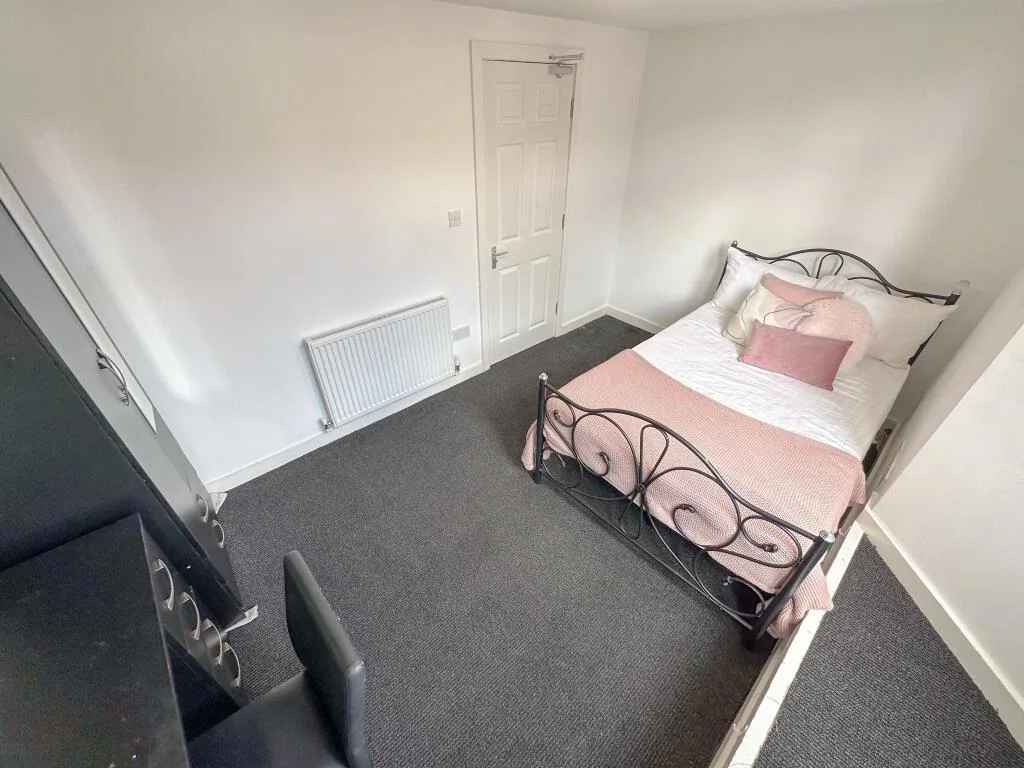 6 bedroom terraced house for rent