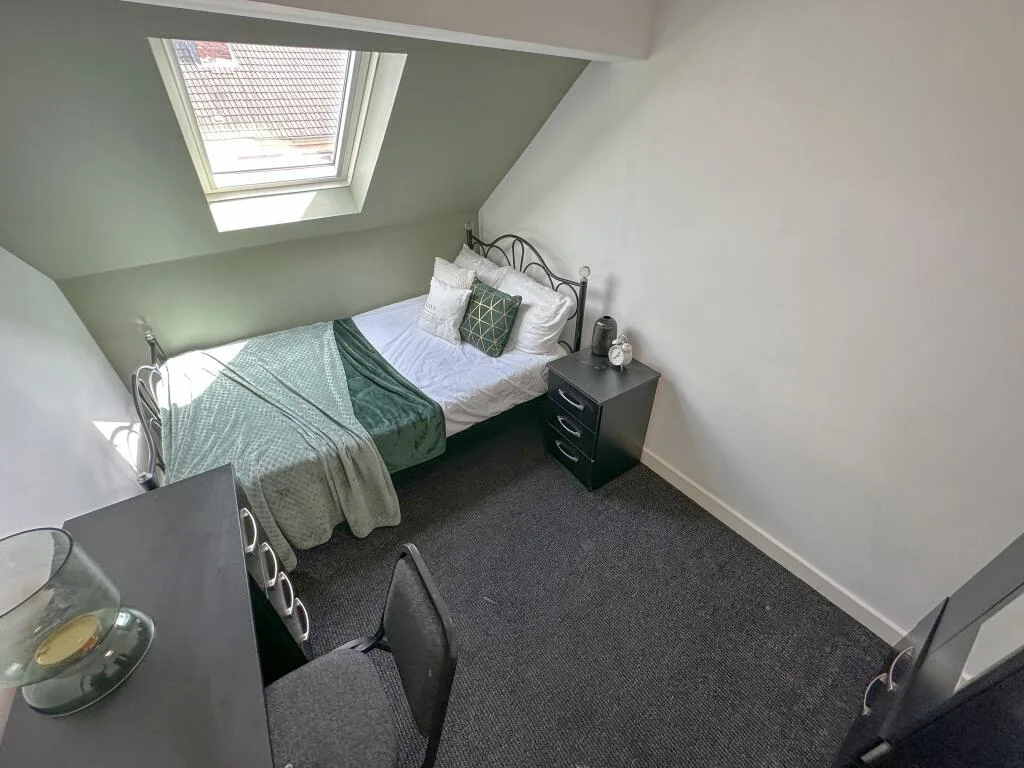 6 bedroom terraced house for rent