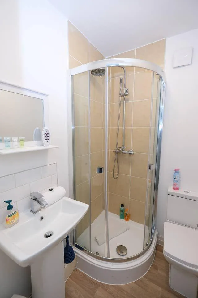 5 bedroom terraced house for rent