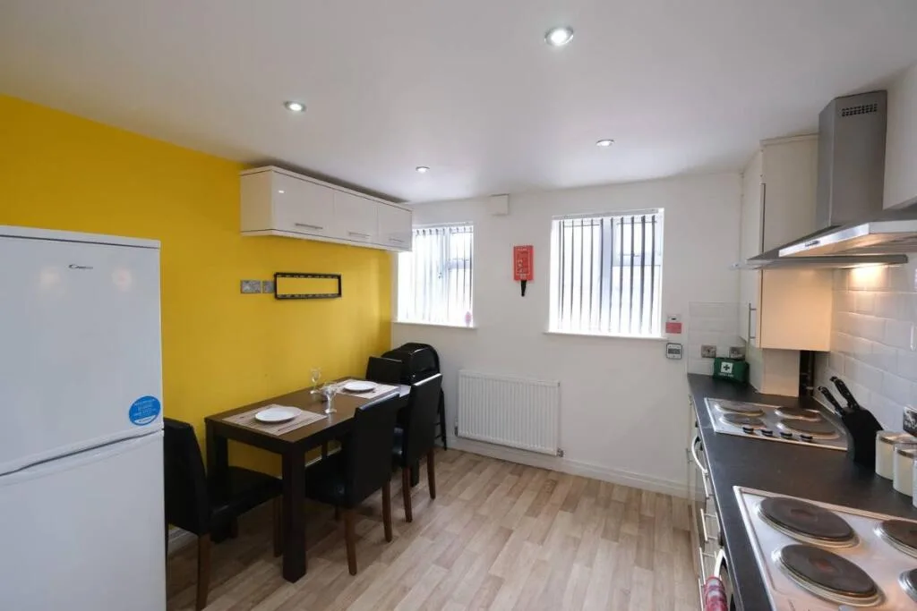 5 bedroom terraced house for rent