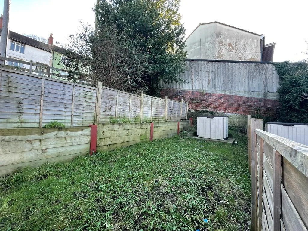2 bedroom ground floor flat for rent