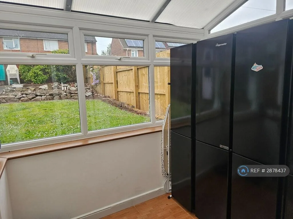 1 bedroom house share for rent