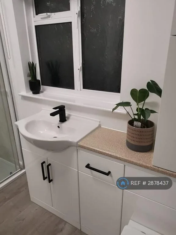 1 bedroom house share for rent