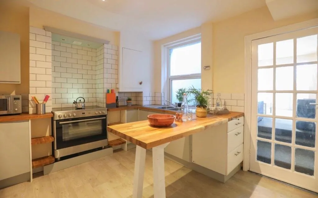 1 bedroom house share for rent