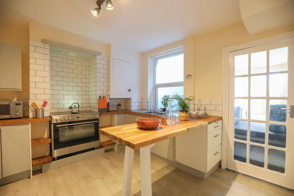 1 bedroom house share for rent