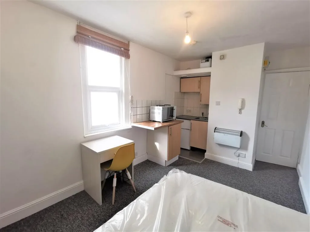 Studio flat for rent