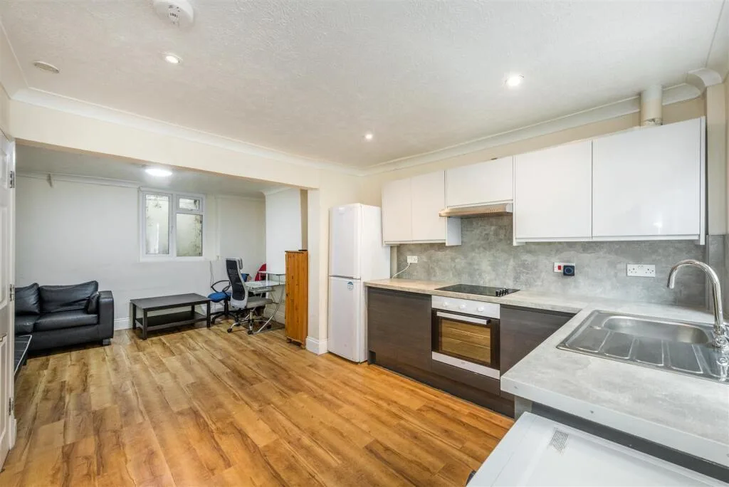 4 bedroom terraced house for rent
