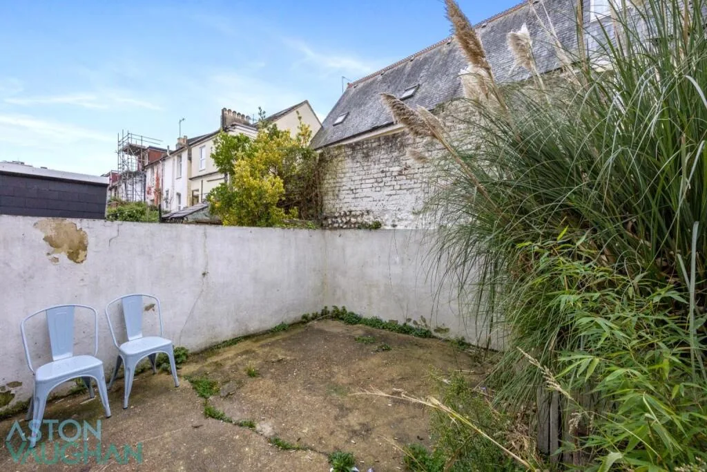 6 bedroom terraced house for rent