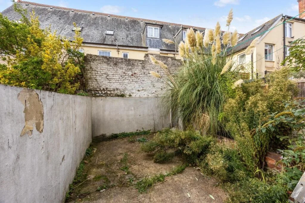 6 bedroom terraced house for rent