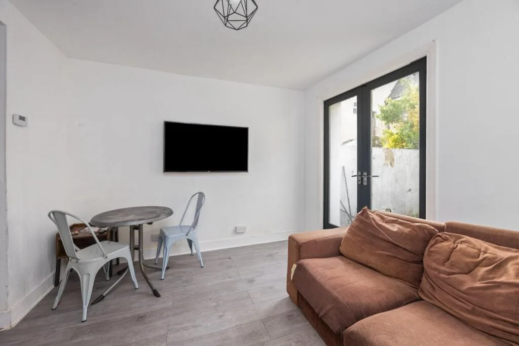6 bedroom terraced house for rent