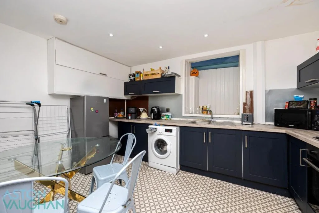 6 bedroom terraced house for rent
