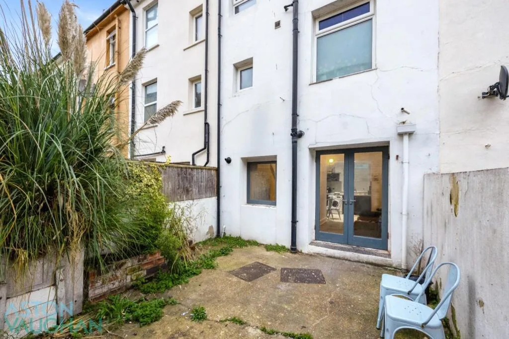 6 bedroom terraced house for rent