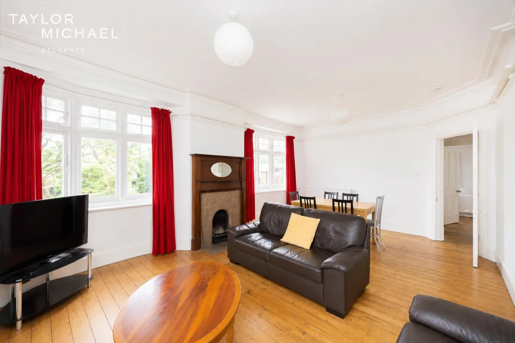 6 bedroom detached house for rent