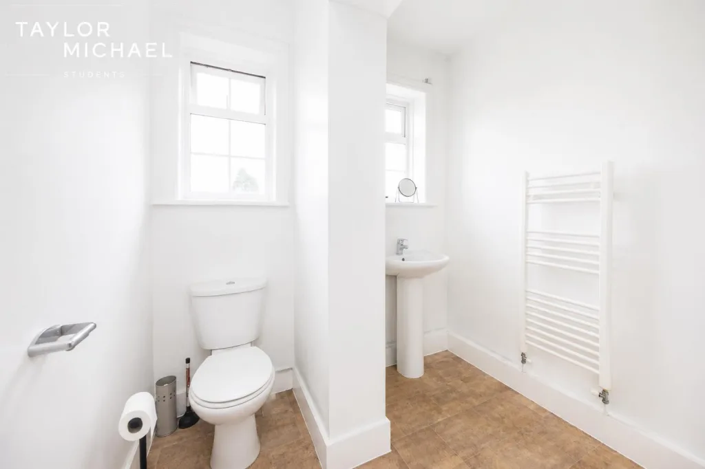 6 bedroom detached house for rent