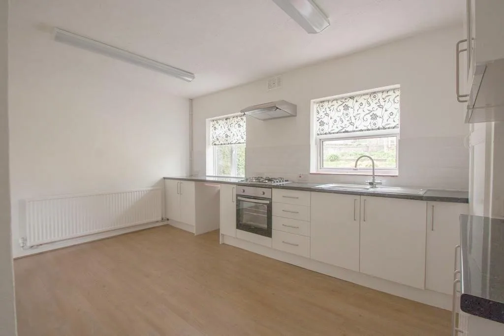 4 bedroom semi-detached house for rent