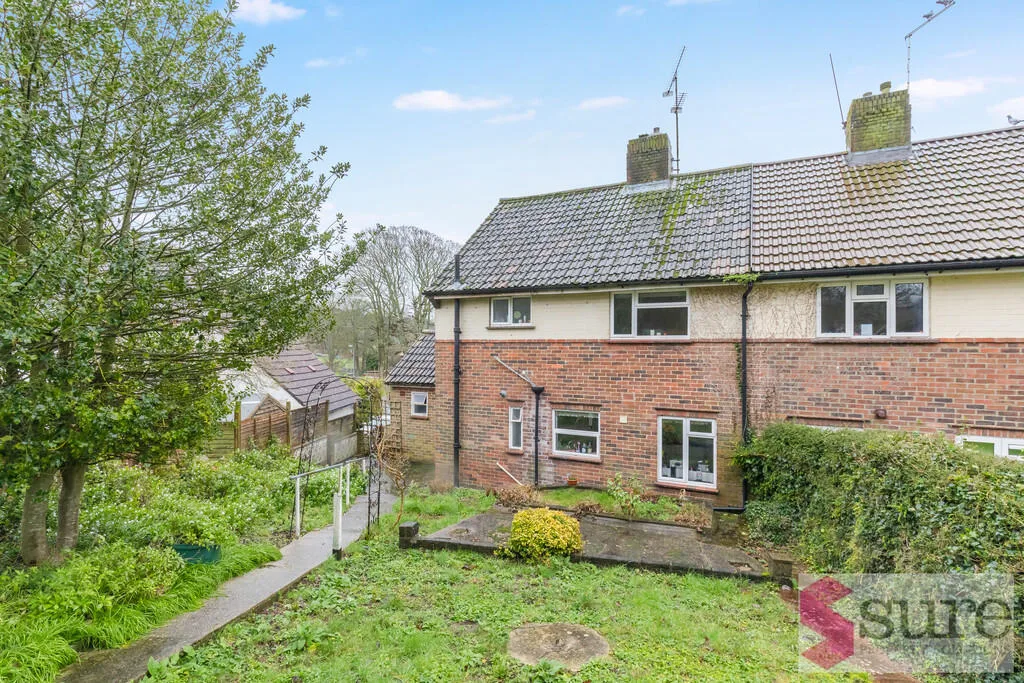 4 bedroom semi-detached house for rent