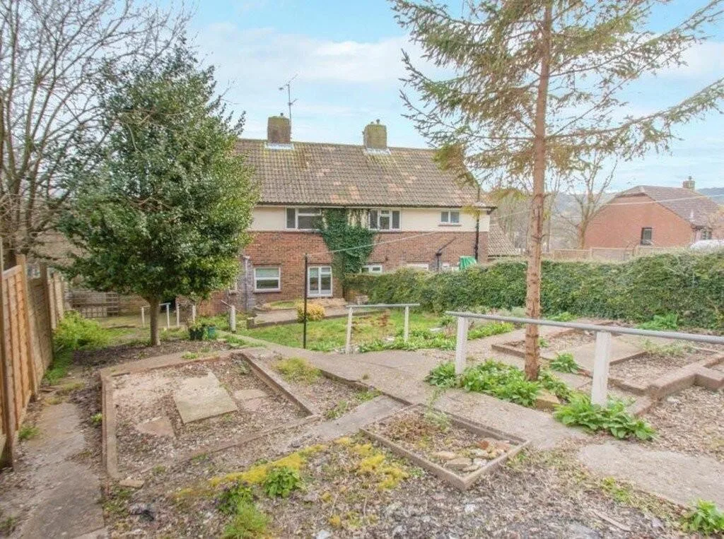 4 bedroom semi-detached house for rent
