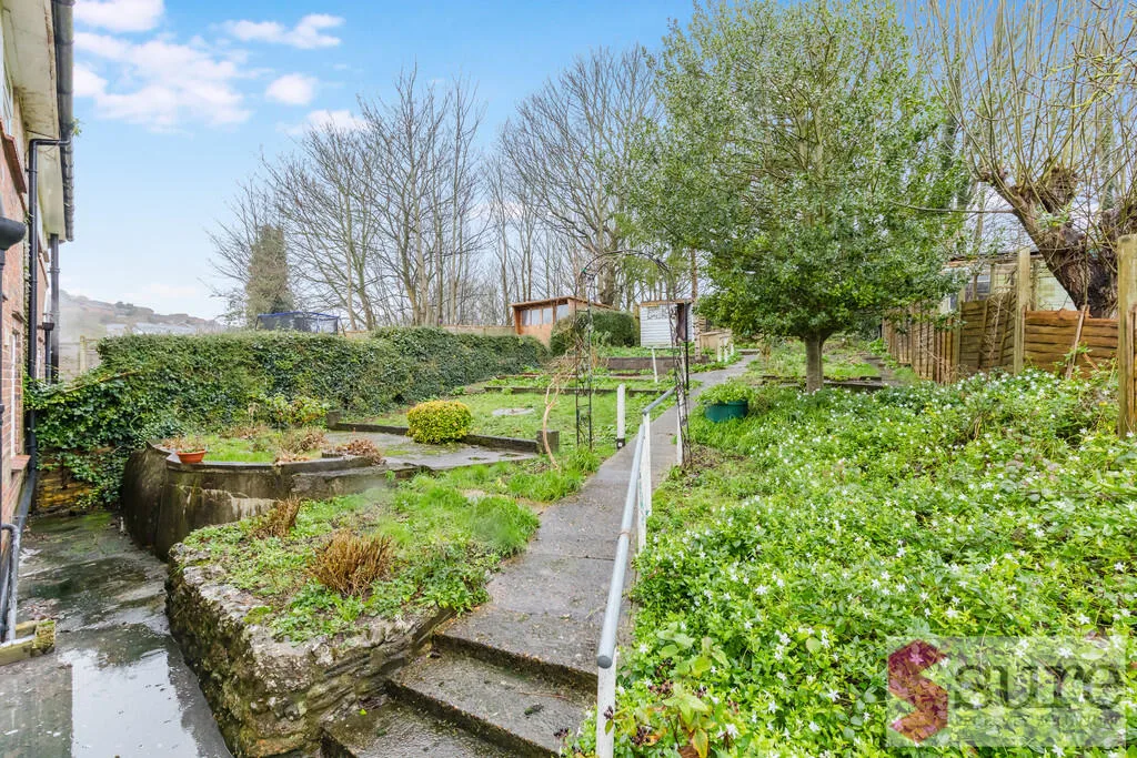 4 bedroom semi-detached house for rent