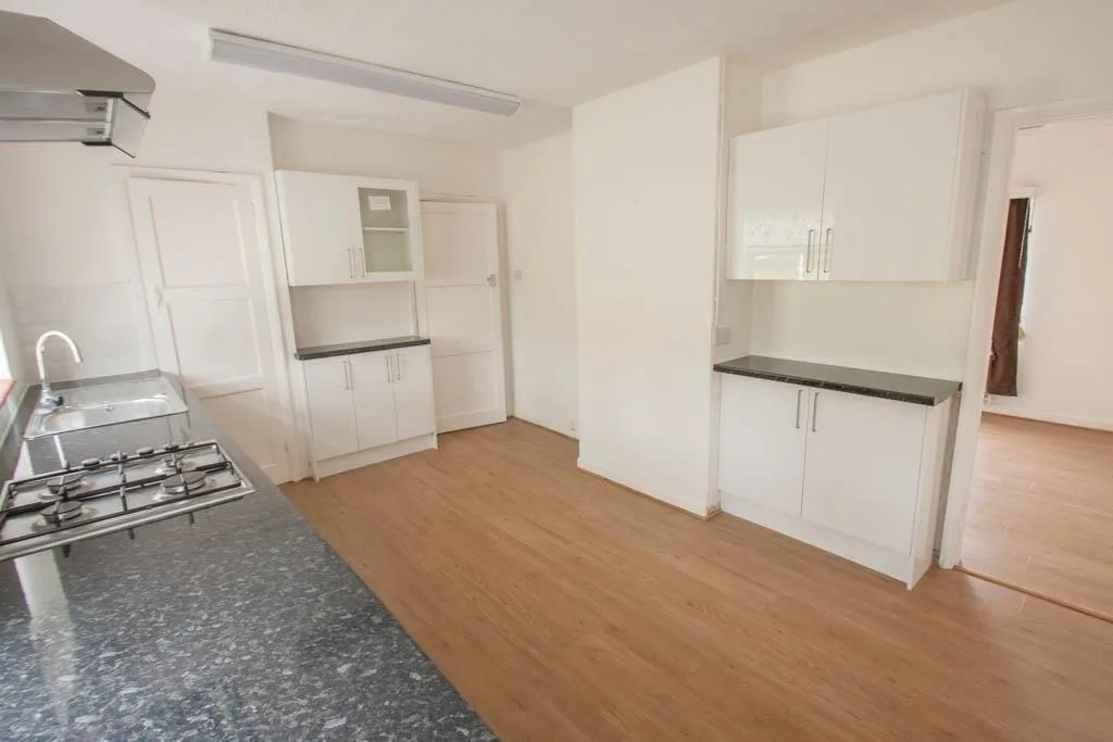 4 bedroom semi-detached house for rent