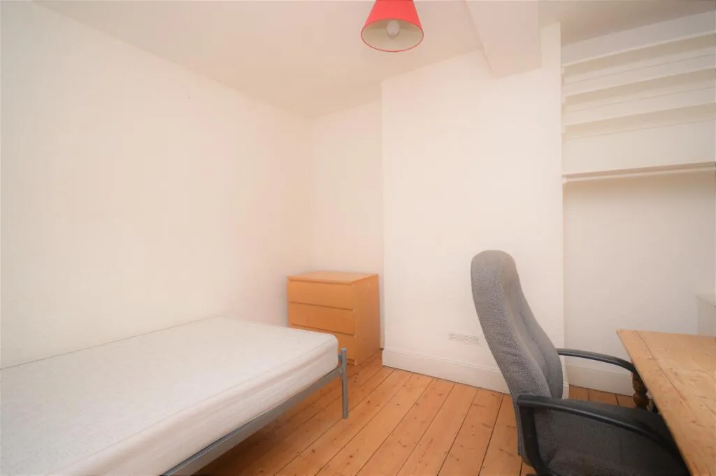6 bedroom terraced house for rent