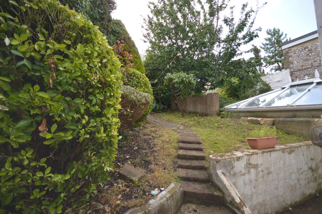 6 bedroom terraced house for rent
