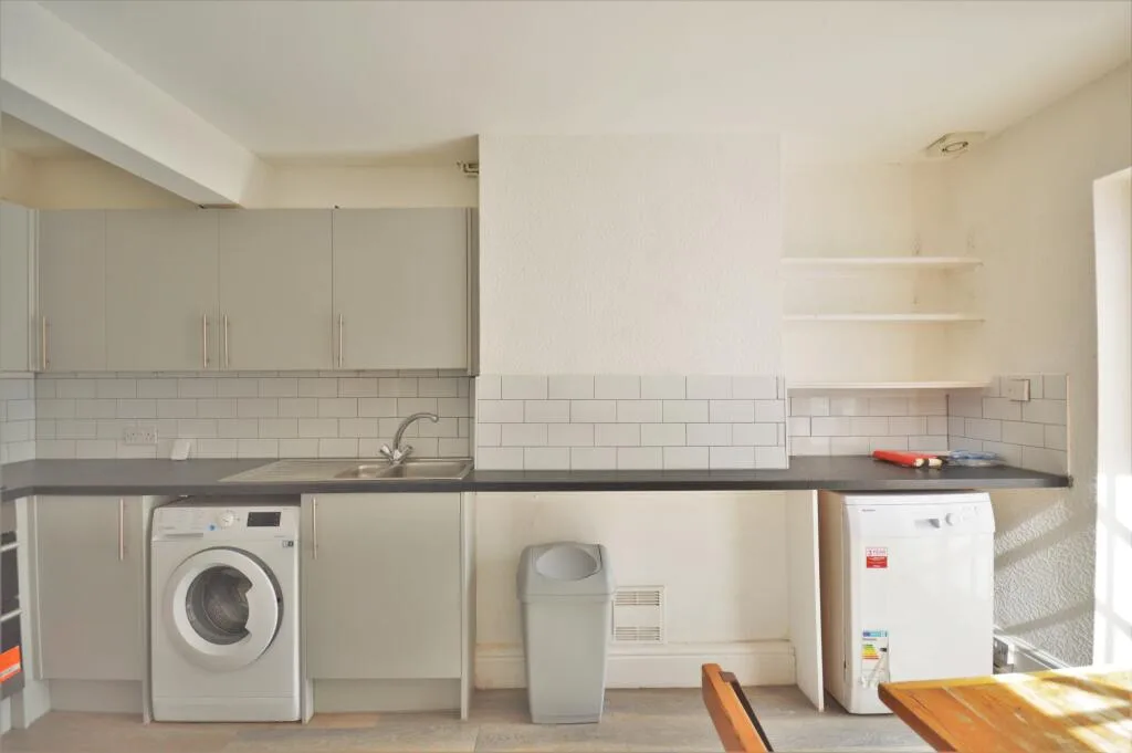 6 bedroom terraced house for rent