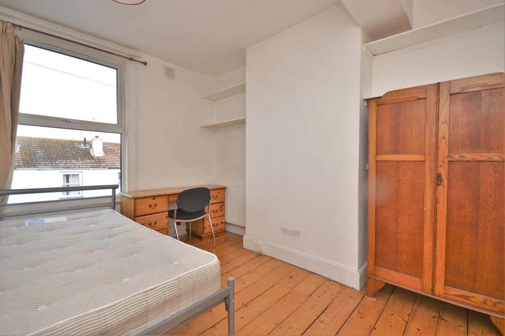 6 bedroom terraced house for rent