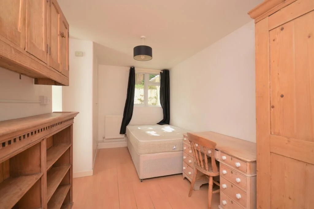 6 bedroom terraced house for rent