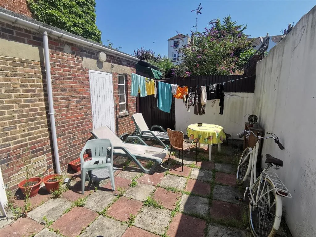 4 bedroom terraced house for rent