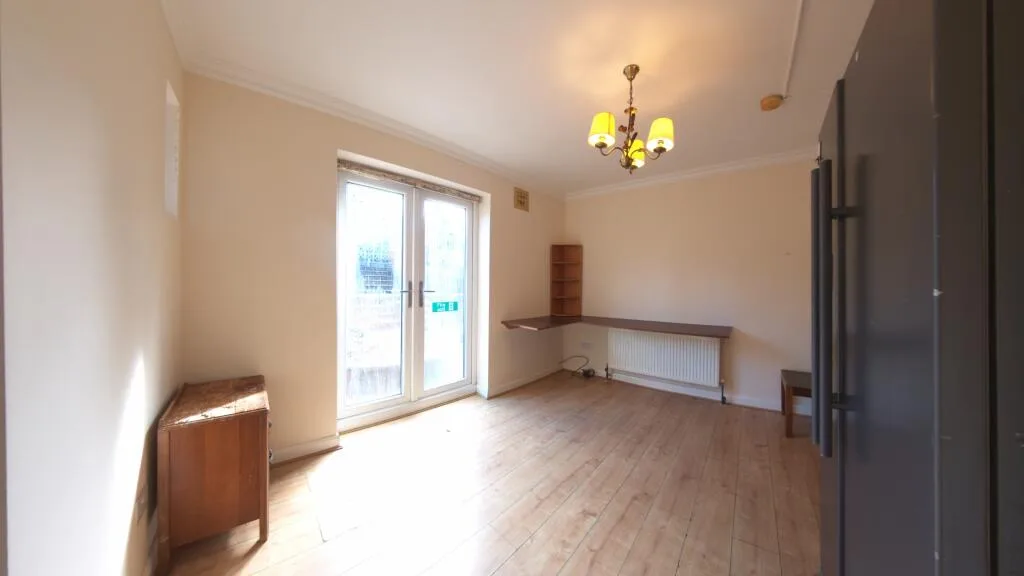 5 bedroom detached house for rent