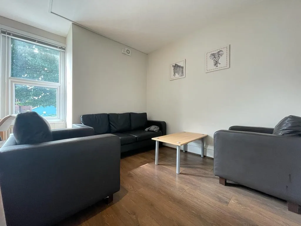 6 bedroom terraced house for rent