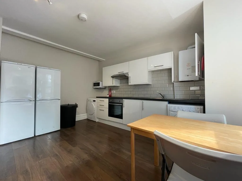6 bedroom terraced house for rent
