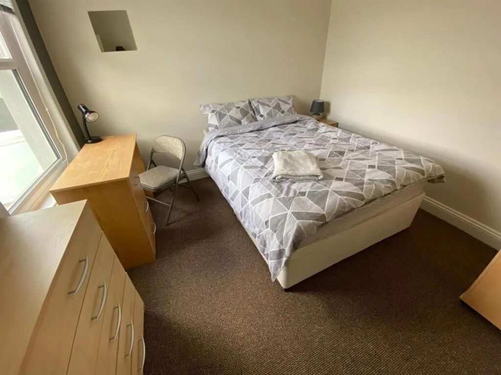6 bedroom terraced house for rent