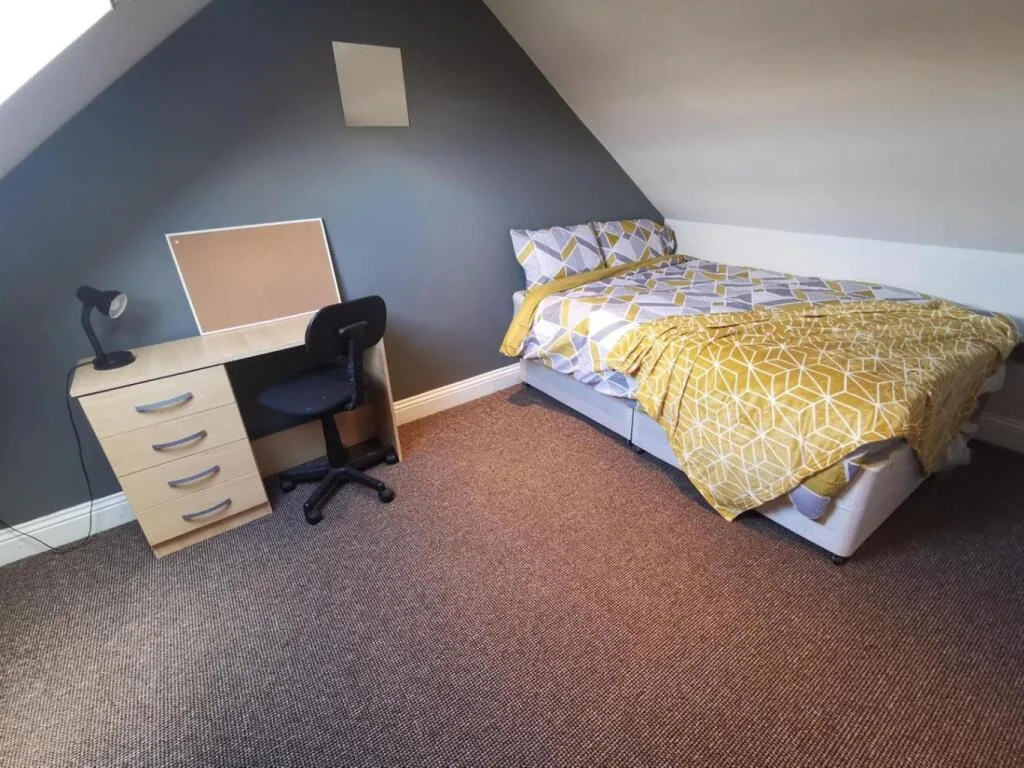 6 bedroom terraced house for rent