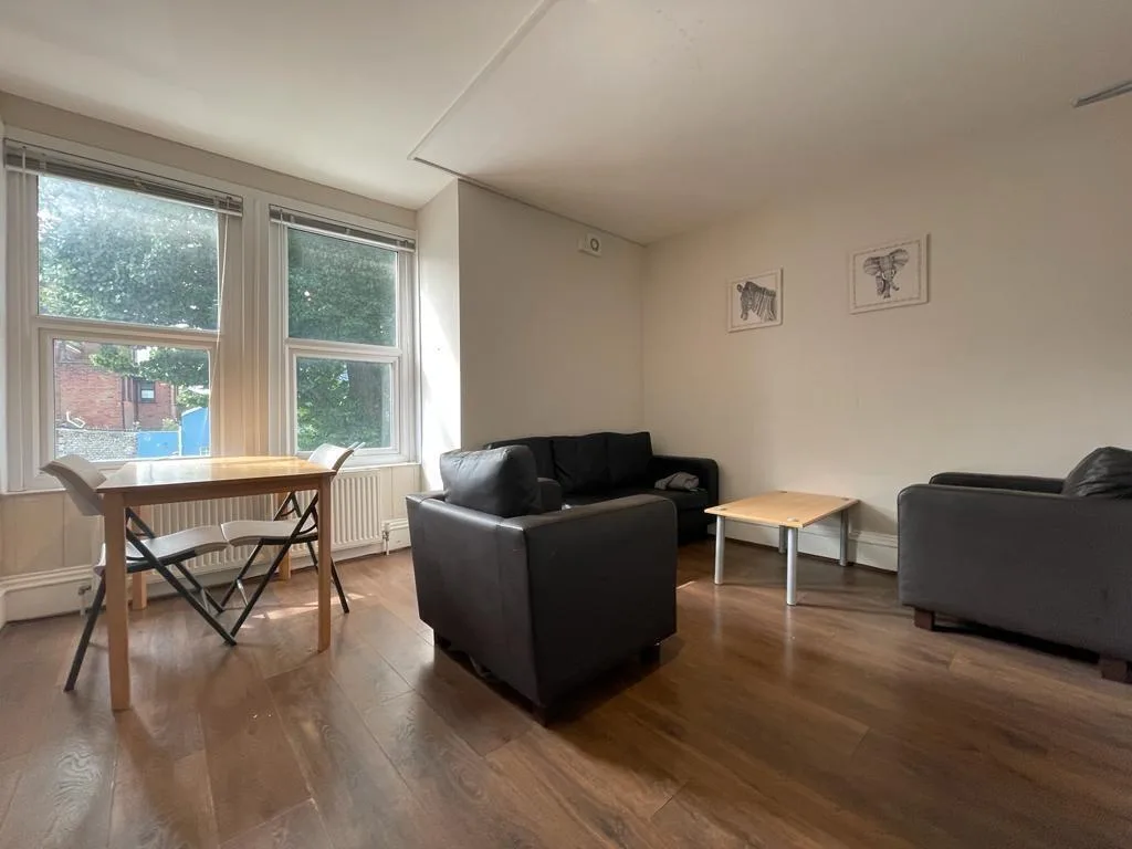 6 bedroom terraced house for rent