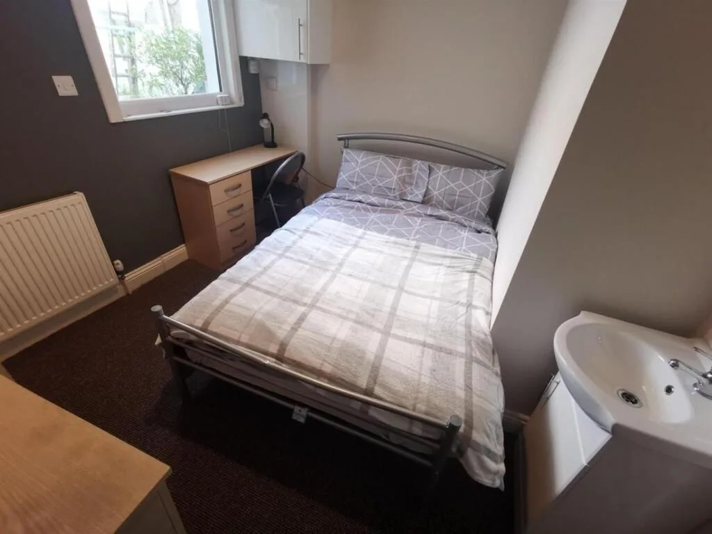 6 bedroom terraced house for rent