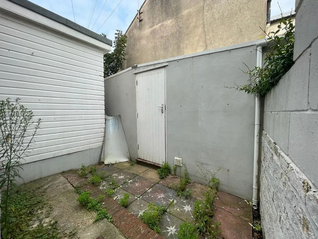 6 bedroom terraced house for rent