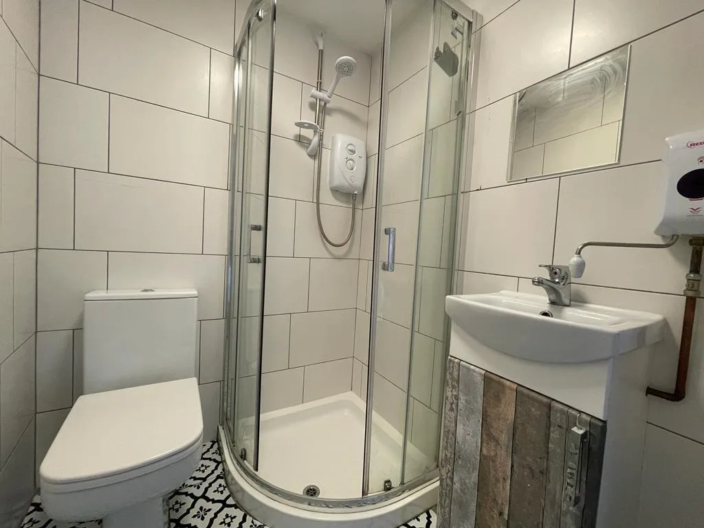 6 bedroom terraced house for rent