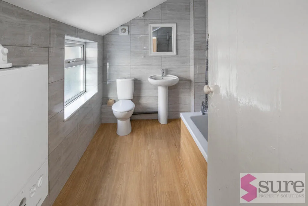 4 bedroom end of terrace house for rent