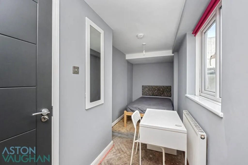 6 bedroom end of terrace house for rent