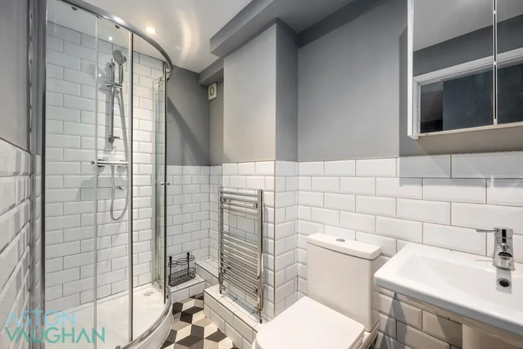 6 bedroom end of terrace house for rent