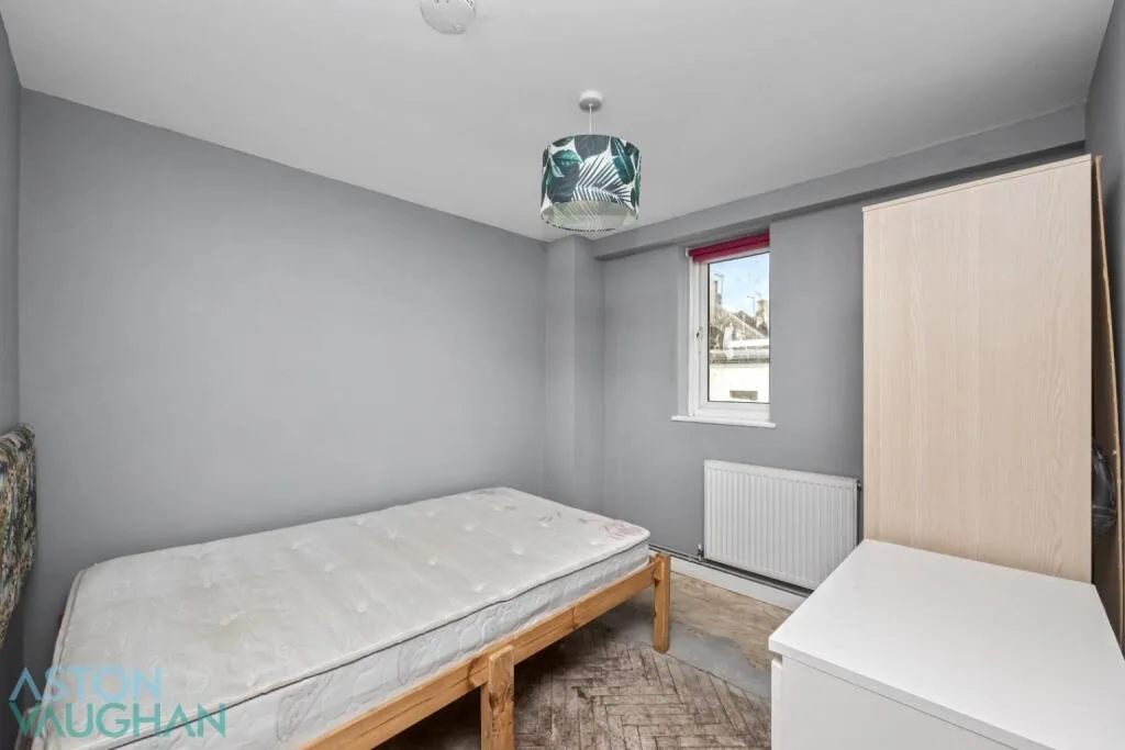 6 bedroom end of terrace house for rent