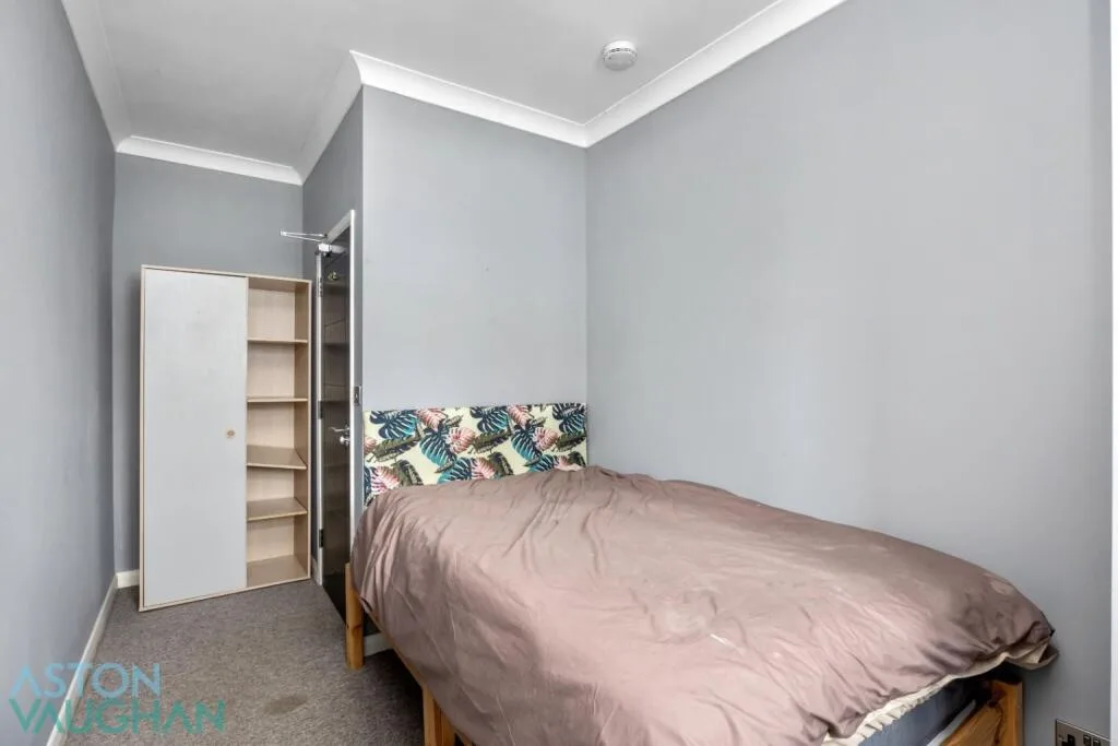 6 bedroom end of terrace house for rent