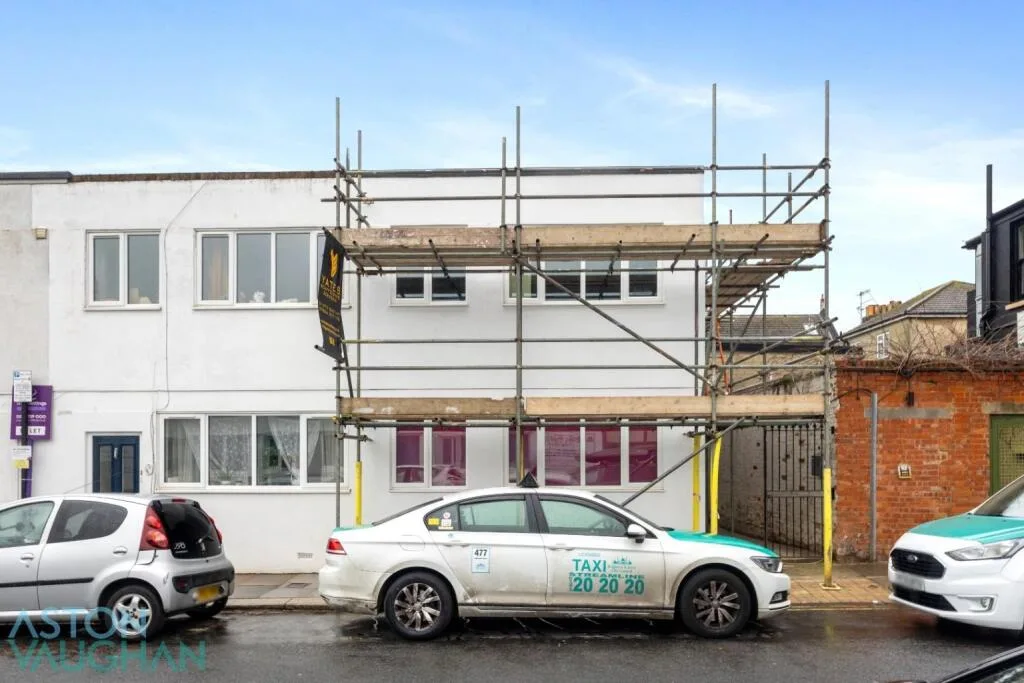 6 bedroom end of terrace house for rent