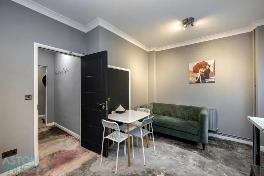 6 bedroom end of terrace house for rent
