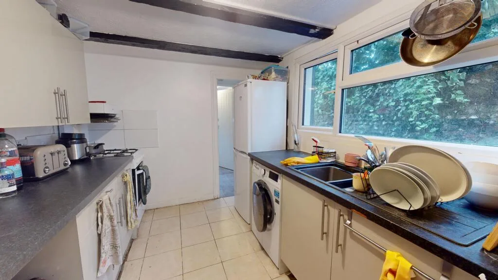 4 bedroom semi-detached house for rent