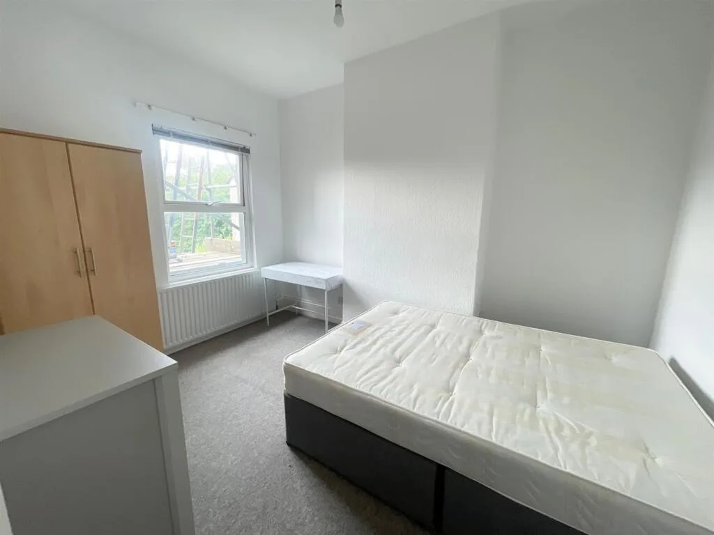 4 bedroom maisonette for rent