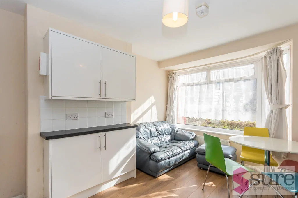 4 bedroom semi-detached house for rent