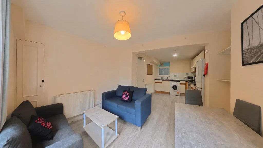 4 bedroom end of terrace house for rent