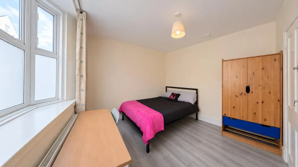 4 bedroom end of terrace house for rent